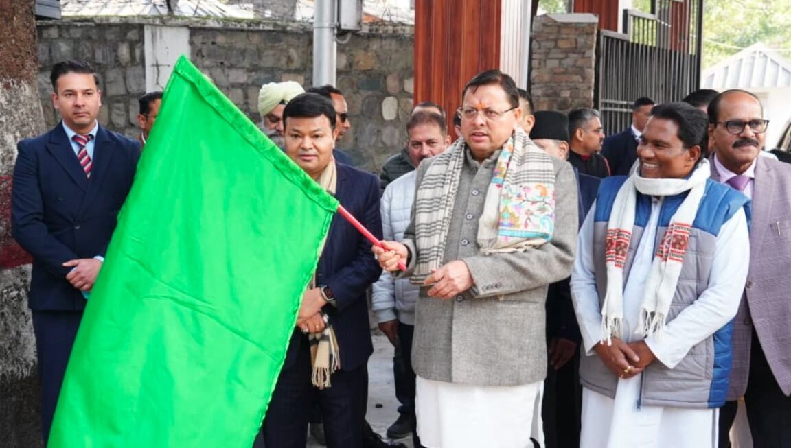 मुख्यमंत्री धामी ने मोबाइल मेडिकल यूनिट वाहनों का किया फ्लैग‑ऑफ