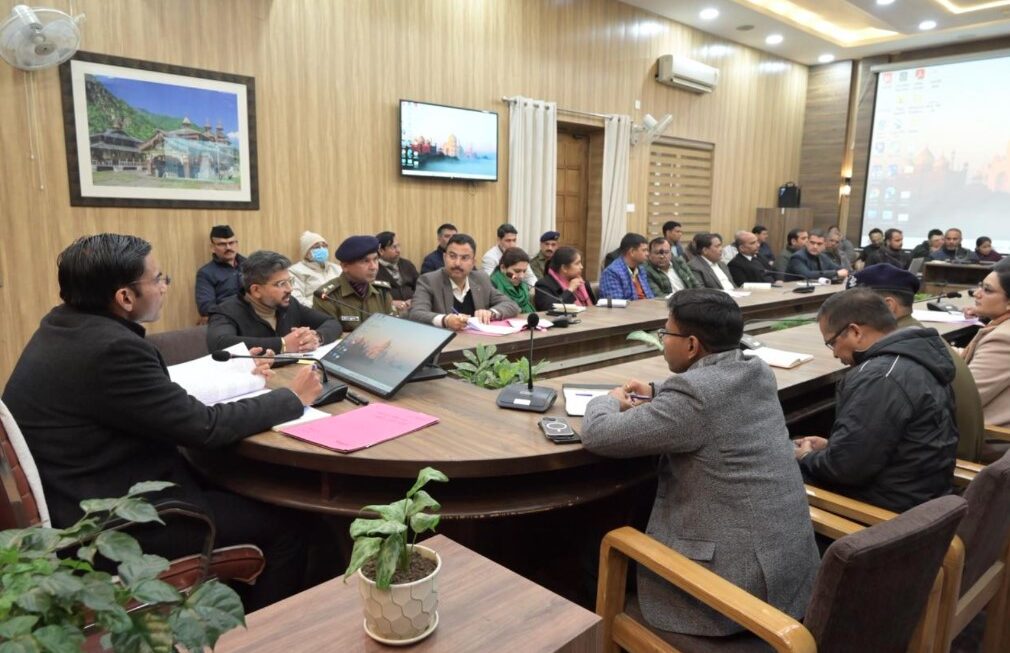 गणतंत्र दिवस की तैयारियों की समीक्षा बैठक, डीएम सविन बंसल ने दिए सख्त निर्देश