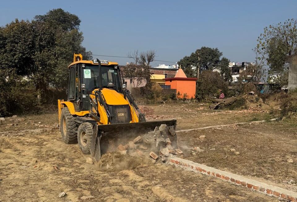 एमडीडीए की बड़ी कार्रवाई- हरभजवाला और मेहुवाला में अवैध प्लॉटिंग पर चला बुलडोजर