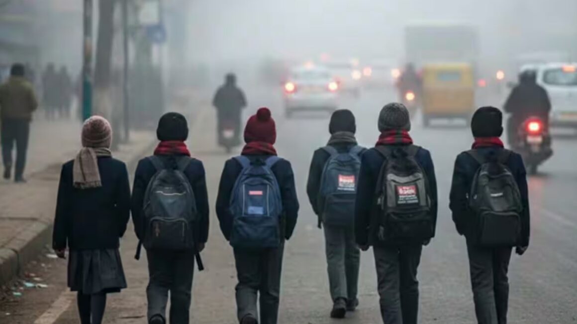 ठंड को देखते हुए देहरादून में स्कूलों के समय में बदलाव, 31 जनवरी तक सुबह 8:30 बजे के बाद खुलेंगे स्कूल