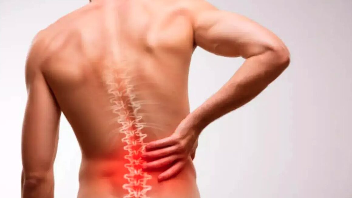 बिना दवाइयों के पाना चाहते हैं कमर दर्द से राहत, अपनाएं ये आसान घरेलू उपाय