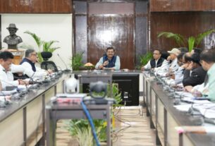 आनंद बर्द्धन की अध्यक्षता में मुख्यमंत्री घोषणाओं की समीक्षा, विभागों को कार्य शीघ्र पूरा करने के निर्देश