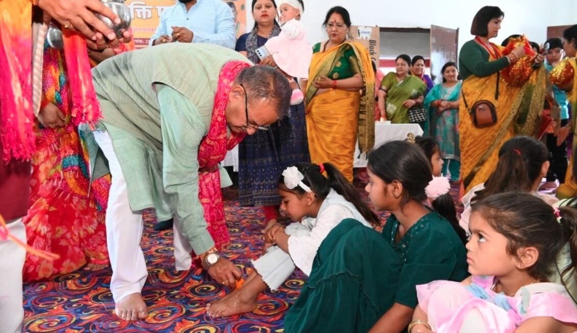 कैबिनेट मंत्री गणेश जोशी ने चिड़ोंवाली शिव मंदिर में किया कन्या पूजन