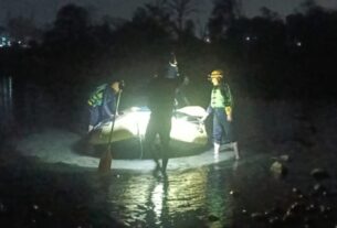 पशुलोक बैराज के निकट टापू पर फंसे युवक को एसडीआरएफ ने किया सकुशल रेस्क्यू