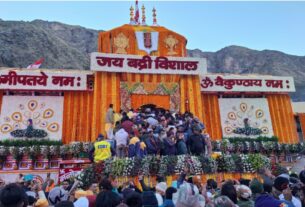 विधि-विधान के साथ खुले बद्रीनाथ धाम के कपाट, हजारों श्रद्धालु रहे मौजूद