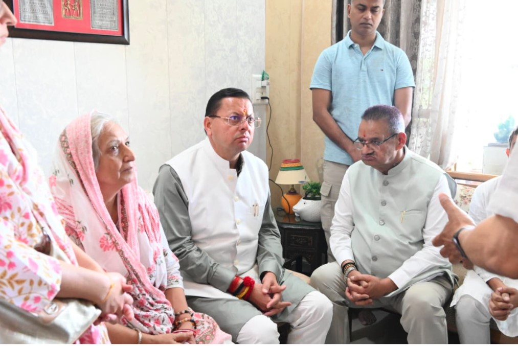 मुख्यमंत्री धामी ने दिवंगत रिटायर्ड ब्रिगेडियर मुकेश जोशी को दी श्रद्धांजलि