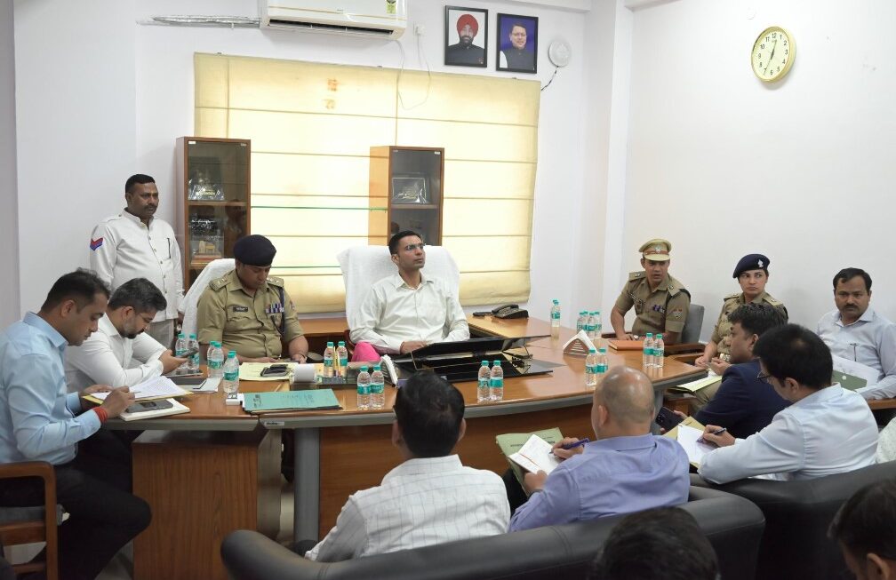 चारधाम यात्रा पंजीकरण हेतु ट्राजिट कैम्प ऋषिकेश में 30 पंजीकरण कांउटर सहित 30 मोबाईल टीमें तैनात