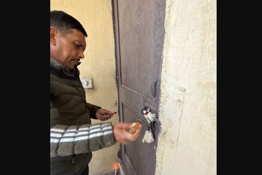 मसूरी में अवैध निर्माण पर एमडीडीए का शिकंजा, कैमल बैक रोड स्थित भवन सील