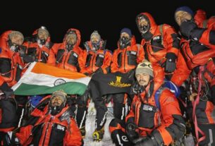 एवरेस्ट की चोटी पर लहराया तिरंगा उत्तराखंड के सपूतों ने रचा इतिहास