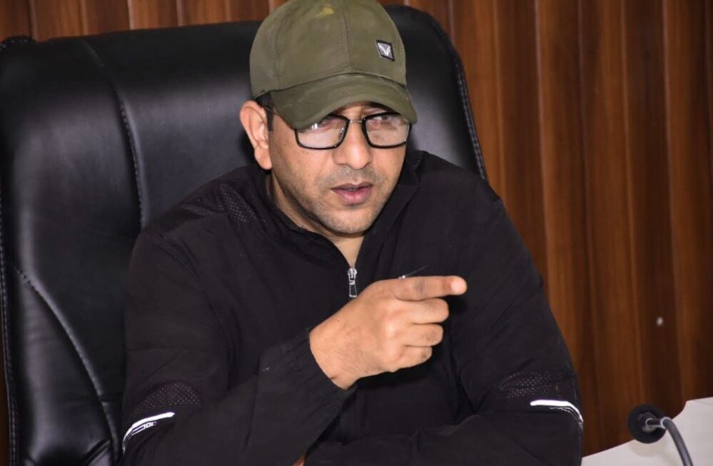 गंगोत्री-यमुनोत्री मार्ग पर बिना फिटनेस और ओवरलोड वाहनों पर कसेगा शिकंजा, DM के सख्त निर्देश