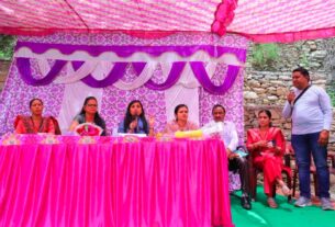 कमेड़ा गांव पहुंचीं जिलाधिकारी, जन चौपाल में सुनी ग्रामीणों की समस्याएं