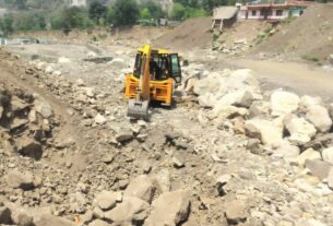 आपदा प्रभावित क्षेत्र कार्लीगाड़ में मलवे के चैनेलाइजेशन का कार्य प्रारंभ