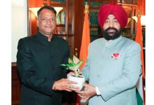 राज्यपाल से मिले मुख्य विकास अधिकारी अरविंद कुमार पांडेय