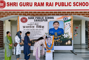 एसजीआरआर पब्लिक स्कूल सहसपुर में दी गई शहीद स्क्वाड्रन लीडर प्रशांत सिंह को श्रद्धांजलि
