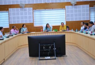 बीडीओ ग्राम पंचायतों की व्यवस्था को स्वयं जांचकर ग्रामीणों को आत्मनिर्भर बनाने पर दें जोर- डीएम