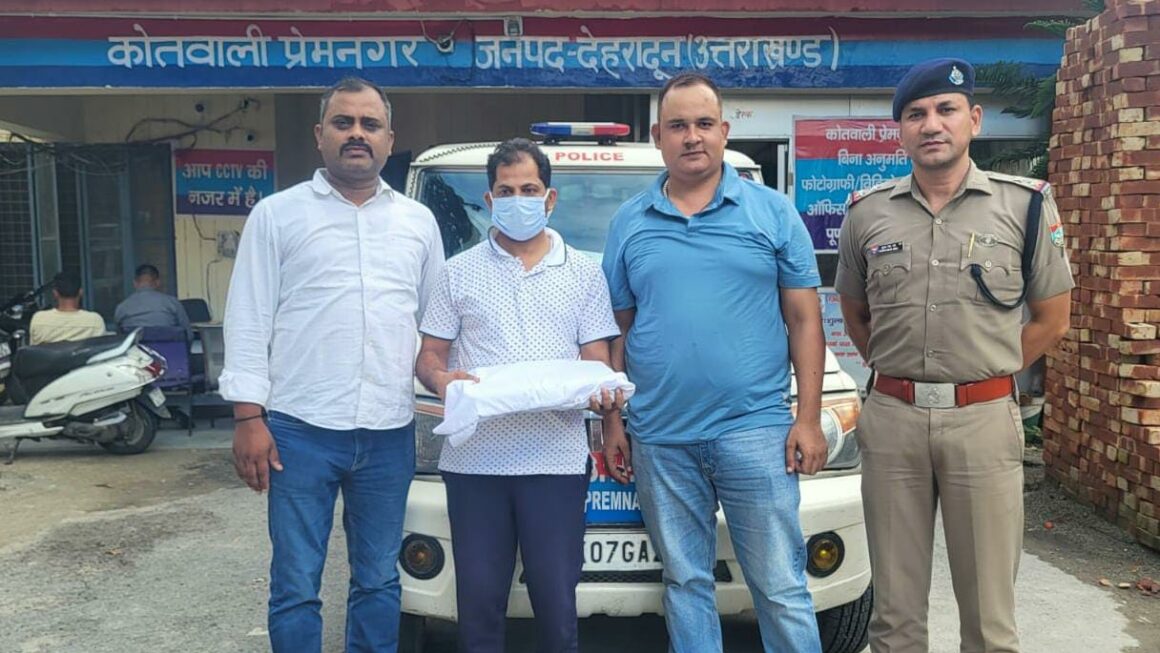 बड़ी खबर : उत्तराखंड में नकल माफियाओं पर एक और बड़ी कार्रवाई, यूटीयू की सेमेस्टर परीक्षा का प्रश्नपत्र आउट करने के आरोप में सहायक प्रोफेसर गिरफ्तार