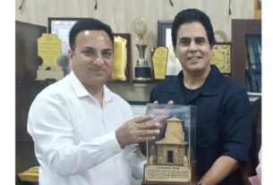 फिल्म अभिनेता अमन वर्मा ने की फिल्म विकास परिषद के नोडल अधिकारी से भेंट