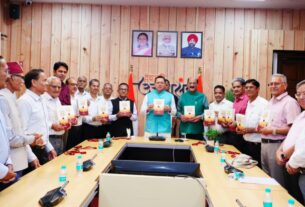 ‘‘मुख्यमंत्री ने किया ‘सेवा विधि‘ पुस्तक का विमोचन‘‘