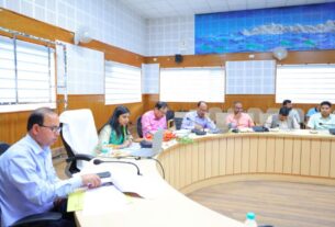 विकास कार्यों में देरी पर होगी जवाबदेही तय, जिलाधिकारी ने की जिला योजना की समीक्षा