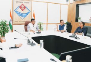 मुख्य सचिव आनन्द बर्द्धन की अध्यक्षता में हुई व्यय वित्त समिति की बैठक
