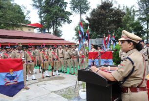 टिहरी पुलिस ने धूमधाम से मनाया 80वां स्वतंत्रता दिवस, 25 पुलिस कार्मिक रजत जयंती पदक से अलंकृत