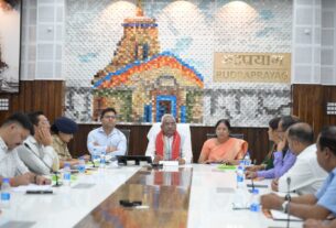 रुद्रप्रयाग में आपदा प्रबंधन की समीक्षा, बंद सड़कों को जल्द खोलने के निर्देश