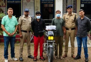 डोईवाला में 1.30 किलो चरस के साथ चाचा-भतीजे गिरफ्तार, बाइक भी सीज