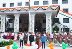 एसजीआरआर विश्वविद्यालय तिरंगे के रंग में रंगा
