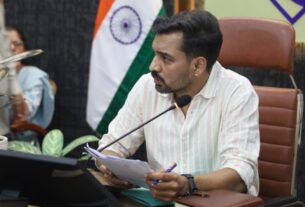 डोईवाला-थानों मार्ग पर बस सेवा के अभाव पर डीएम सख्त, एसीईओ को किया तलब