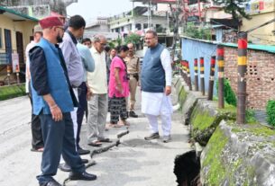 चिड़ोंवाली में क्षतिग्रस्त पुल का मंत्री गणेश जोशी ने किया निरीक्षण
