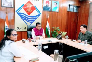 मुख्य सचिव ने की चिकित्सा स्वास्थ्य एवं चिकित्सा शिक्षा विभाग की समीक्षा