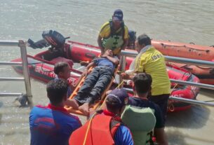 शिव घाट पर स्नान के दौरान कांवड़िया बेहोश, SDRF ने River Ambulance से पहुंचाया मेडिकल कैंप