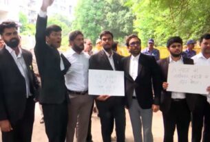 BCI चेयरमैन के इस्तीफे की मांग को लेकर दिल्ली में वकीलों का प्रदर्शन