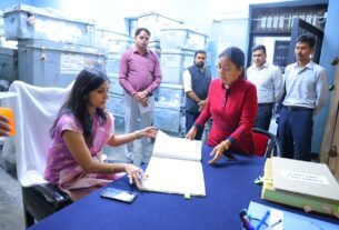 जिलाधिकारी ने जिला कोषागार का अर्धवार्षिक निरीक्षण कर व्यवस्थाओं का लिया जायज़ा