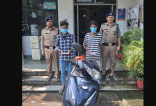 नेहरू कॉलोनी में चेन स्नैचिंग का खुलासा, दो आरोपी गिरफ्तार; चेन, स्कूटी और चाकू बरामद