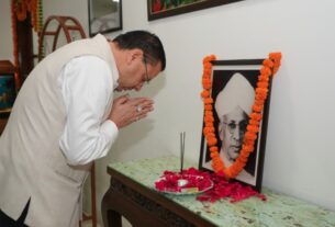 शिक्षक नई पीढ़ी के मार्गदर्शक, राष्ट्र एवं समाज निर्माण में उनकी भूमिका महत्वपूर्ण है- सीएम धामी