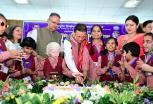 जन्मदिन पर दिव्यांग बच्चों के बीच पहुंचे सीएम धामी, केक काटकर साझा कीं खुशियां