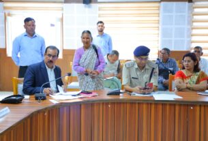 जनता दर्शन में 10 शिकायतों पर सुनवाई, अपर जिलाधिकारी ने दिए त्वरित निस्तारण के निर्देश