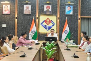 वन भूमि हस्तांतरण के लंबित प्रकरणों के निस्तारण में लाएं तेजी- जिलाधिकारी