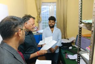 जिला पंचायत कार्यालय के औचक निरीक्षण में विभिन्न अनियमितताएं सामने आईं, जांच के निर्देश