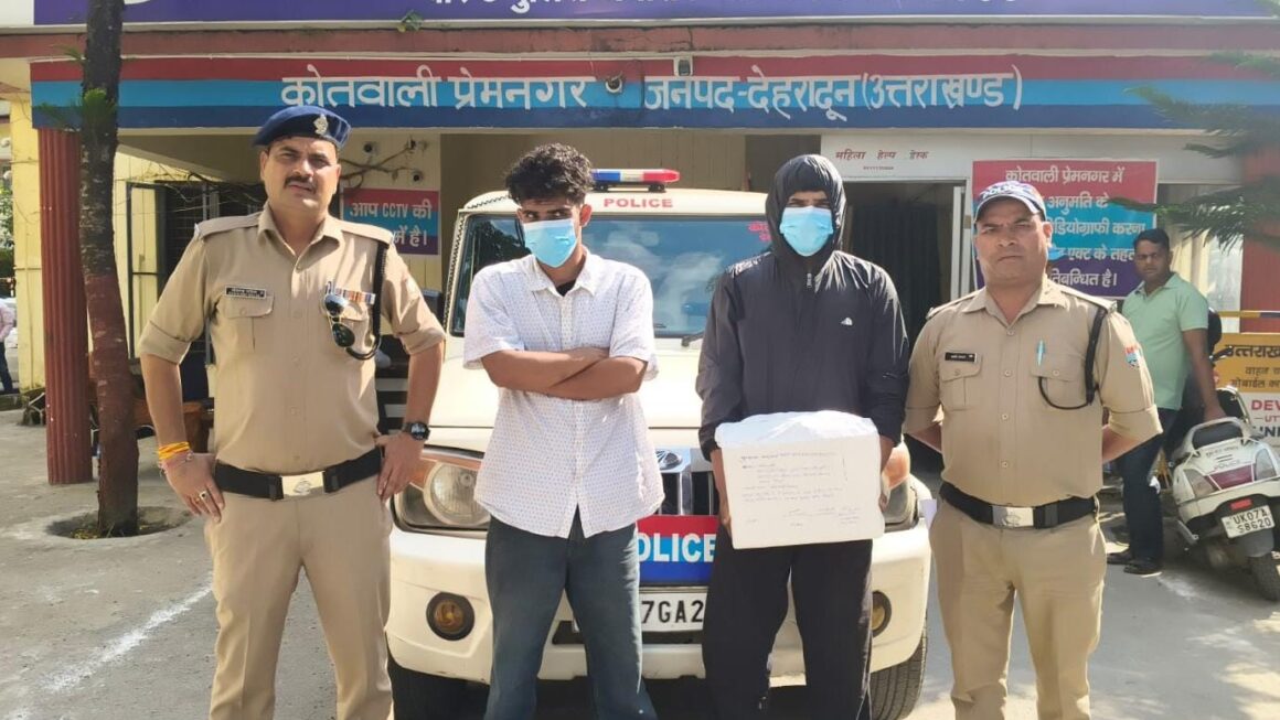 दुकान का ताला तोड़कर चोरी करने वाले दो आरोपी गिरफ्तार, लैपटॉप और इनवर्टर बरामद