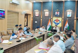 जिलाधिकारी ने निर्वाचन तैयारियों की समीक्षा कर नोडल अधिकारियों को दिए समयबद्ध कार्य पूर्ण करने के निर्देश