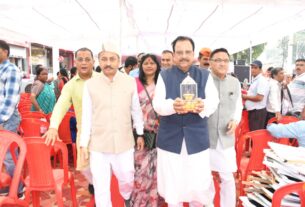 पीएम मोदी के जनसेवा के 25 वर्ष पूरे, हल्द्वानी में निकली मशाल सेवा ज्योति यात्रा