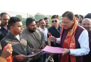 मुख्यमंत्री ने खटीमा में सुनीं जनसमस्याएं, अधिकारियों को दिए त्वरित एवं प्रभावी निस्तारण के निर्देश