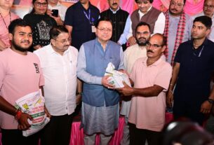 सेवा संकल्प अभियान के तहत रायपुर विधानसभा में आयोजित बहुउद्देशीय शिविर में मुख्यमंत्री पुष्कर सिंह धामी ने किया प्रतिभाग