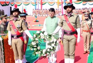 मुख्यमंत्री ने पुलिस स्मृति दिवस पर शहीद जवानों को दी श्रद्धांजलि, परिजनों को किया सम्मानित