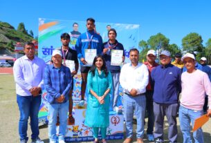 जिलाधिकारी ने सांसद चैंपियनशिप ट्रॉफी में पहुंचकर बढ़ाया खिलाड़ियों का उत्साह