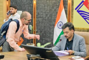92 शिकायतें, कई परिवारों का दर्द, समाधान दिवस में डीएम ने अधिकारियों को दिए सख्त निर्देश