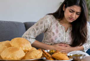 त्योहारों में पूरी-कचौड़ी खाने के बाद हो रही गैस और एसिडिटी? इन आसान उपायों से पाएं राहत