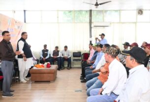 सैनिक कल्याण मंत्री गणेश जोशी से पूर्व सैनिक संगठनों के पदाधिकारियों एवं पूर्व सैनिकों ने की भेंट